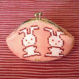 ビーズ編み財布【全面ビーズ】原っぱのウサギ7.5cm丸